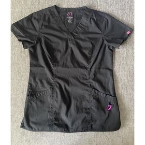Peaches Uniforms Women’s Black Scrub Top With Pink Heart Detail On Pocket SZ XS